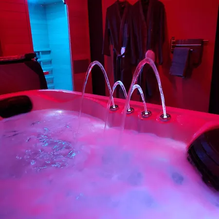 Spacieux Avec Jacuzzi Sauna Billard Privatif En Couple En Famille Ou Entre Amis