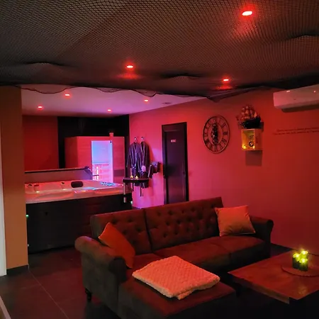 Spacieux Avec Jacuzzi Sauna Billard Privatif En Couple En Famille Ou Entre Amis